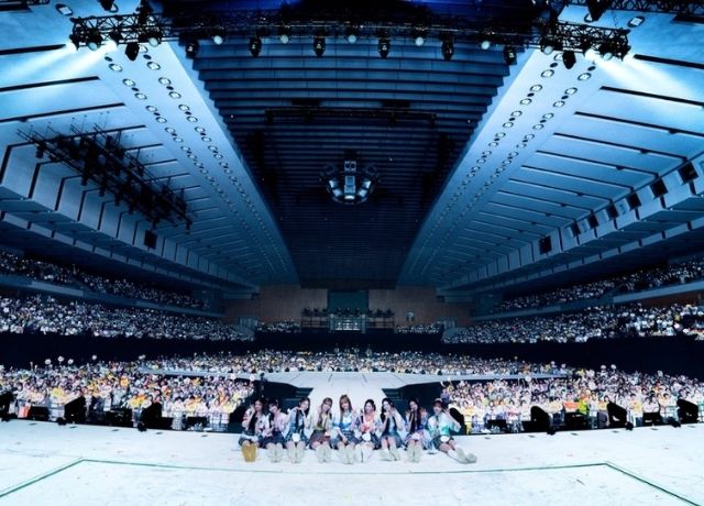 NiziUライブ北海道公演の集合写真